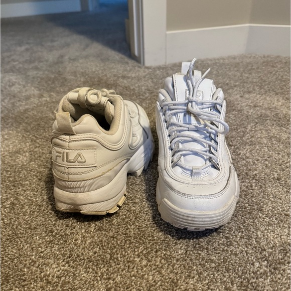 White Fila Disrupter 2 size 8.5 - Picture 3 of 3